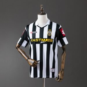 juventus 01 02 home retro jersey 001
