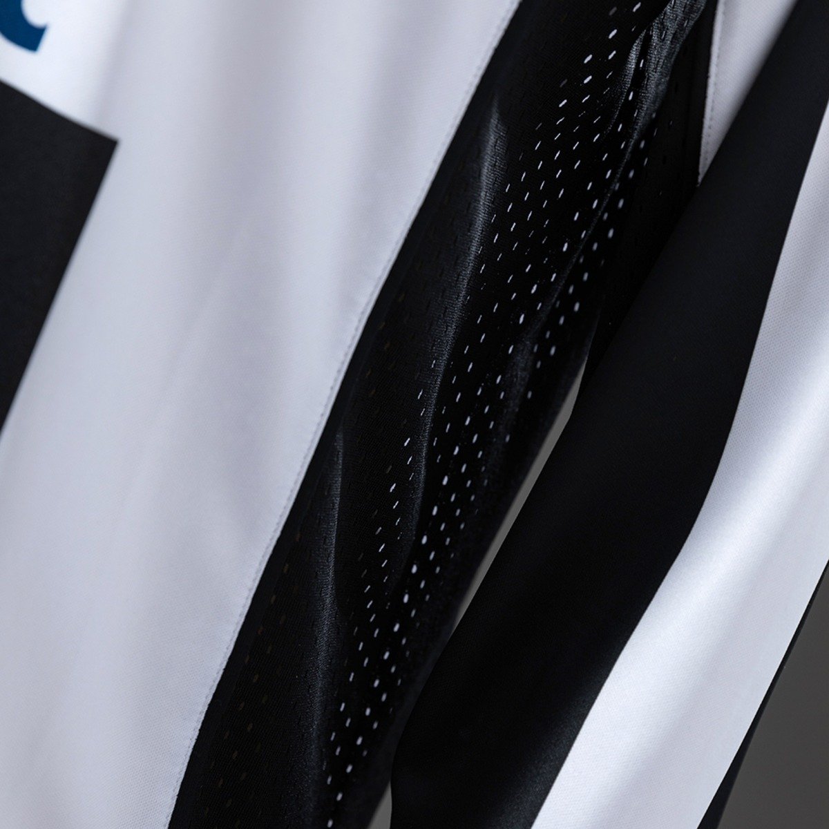 juventus 97 98 home long sleeve retro jersey 007 juventus 97 98 home long sleeve retro jersey 007