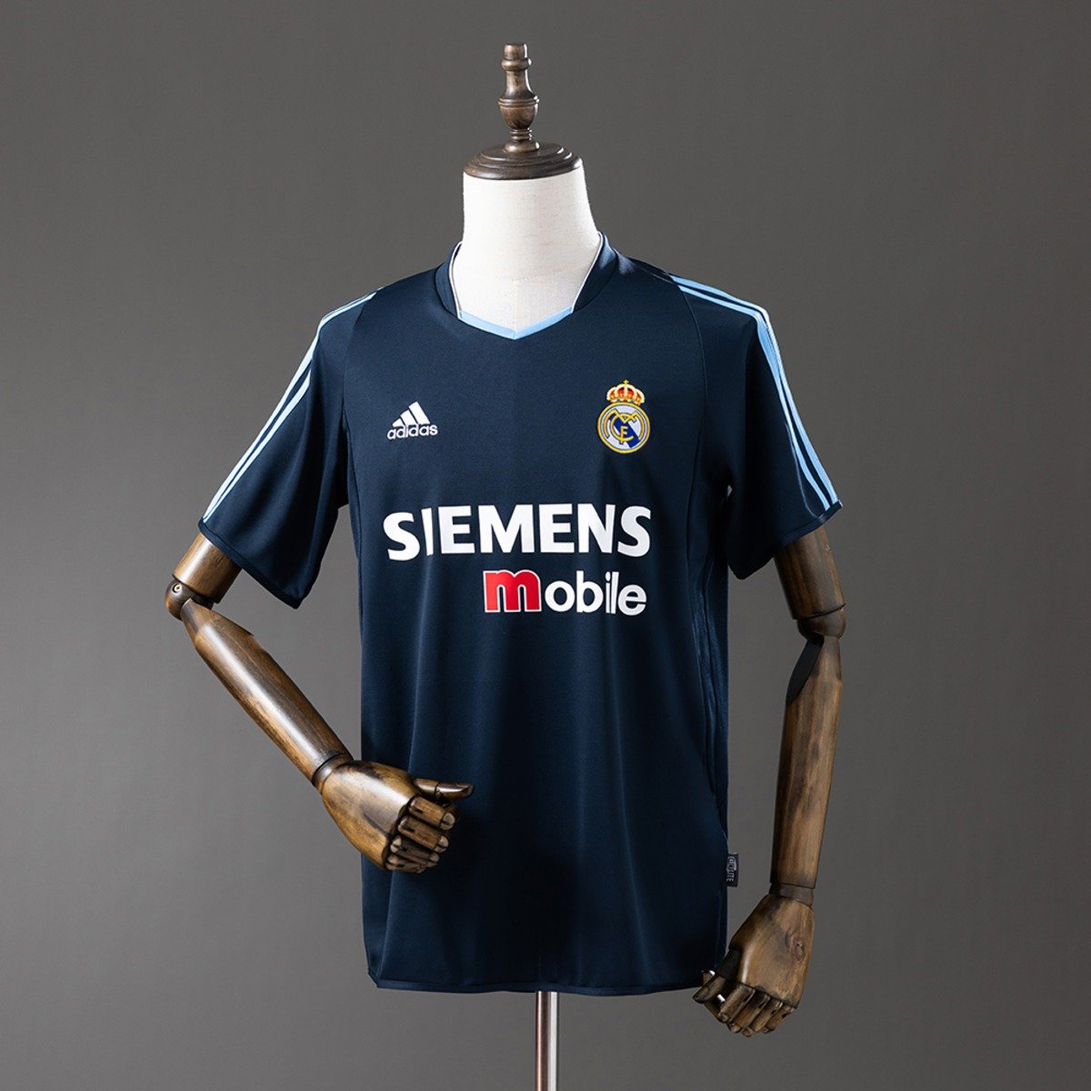 real madrid 03 04 away retro jersey 001 2.jpg real madrid 03 04 away retro jersey 001 2.jpg