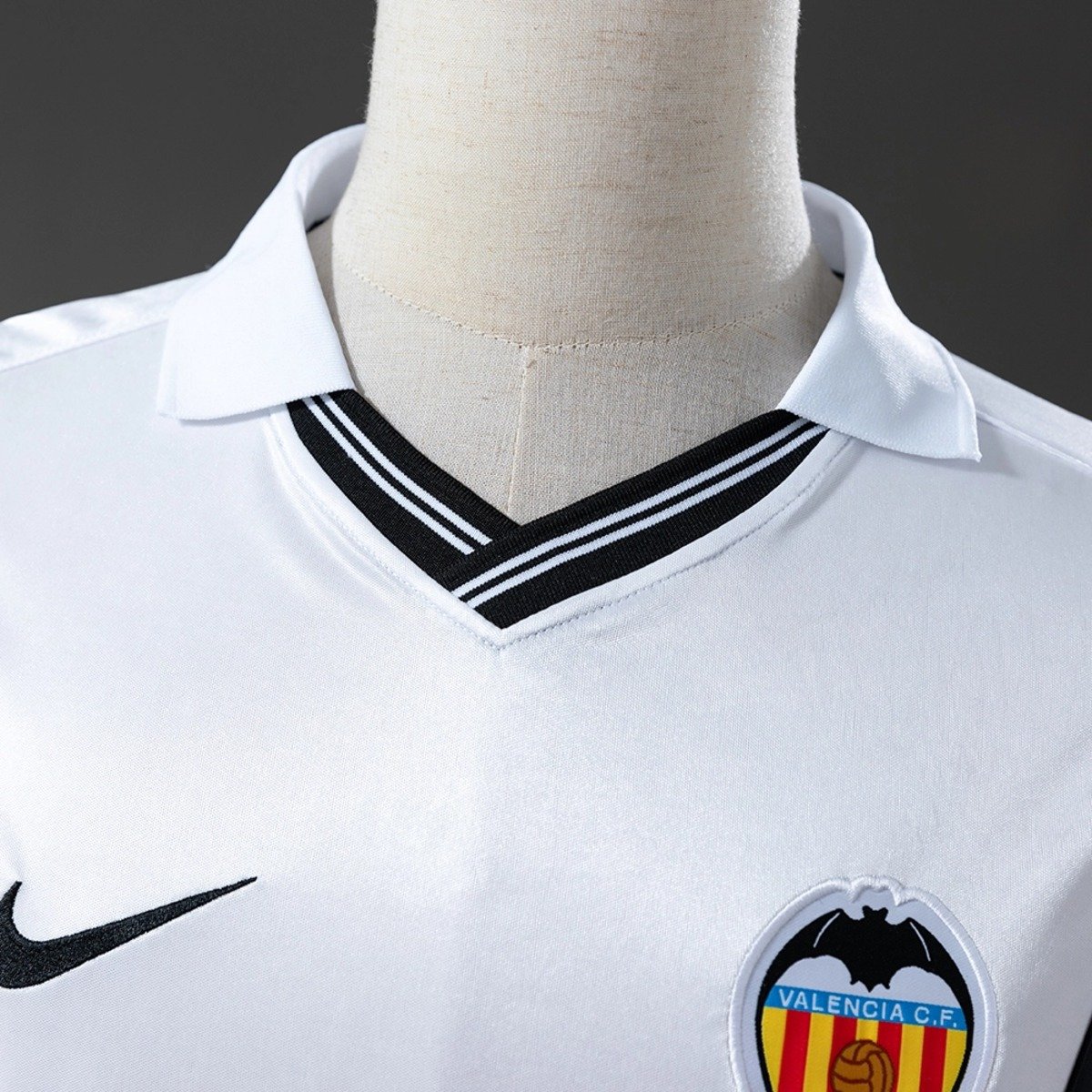valencia 00 01 home retro jersey 003 2.jpg valencia 00 01 home retro jersey 003 2.jpg
