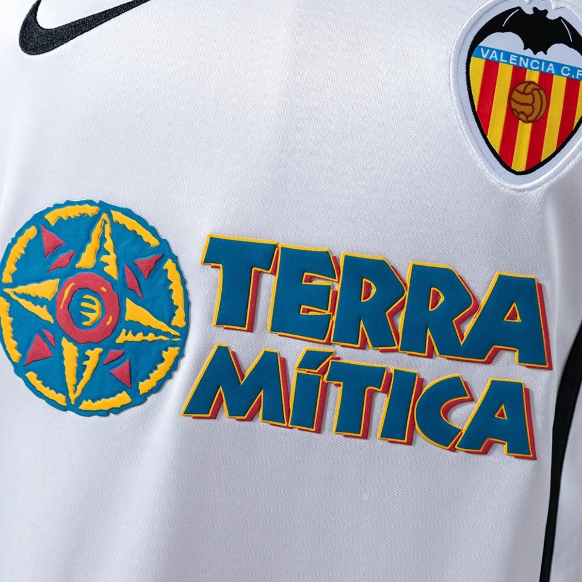 valencia 00 01 home retro jersey 004 2.jpg valencia 00 01 home retro jersey 004 2.jpg