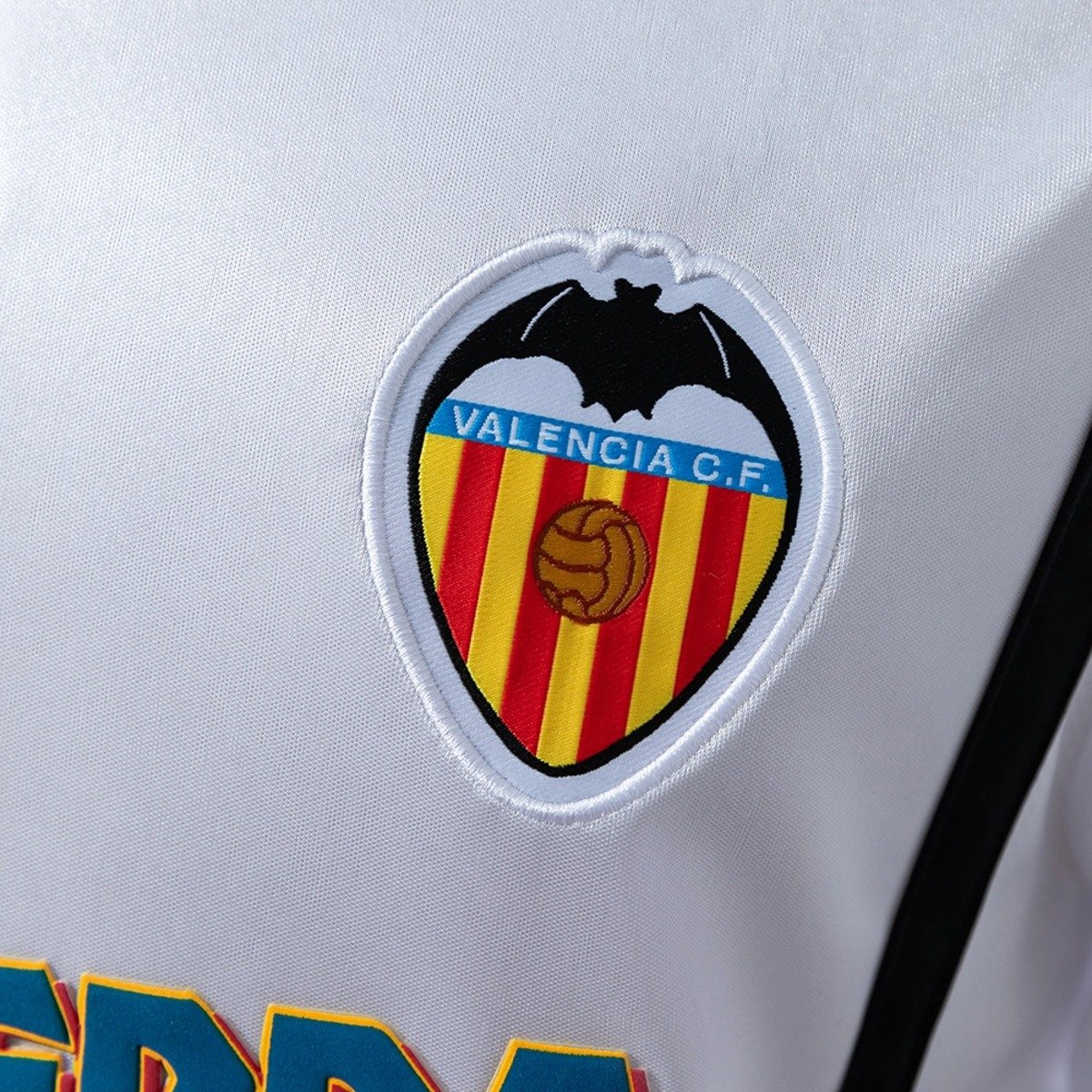 valencia 00 01 home retro jersey 005 2.jpg valencia 00 01 home retro jersey 005 2.jpg