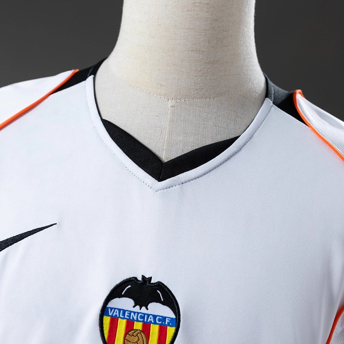 valencia 04 05 home retro jersey 003 2.jpg valencia 04 05 home retro jersey 003 2.jpg